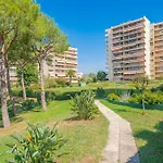Spacieux 3 Pièces Avec Piscine Et Tennis * Antibes