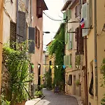 Spacieux 3 Pièces Avec Piscine Et Tennis Antibes
